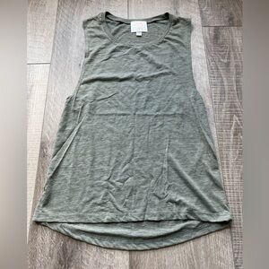 Coveted Clothing Tank in Light Gray Size Small